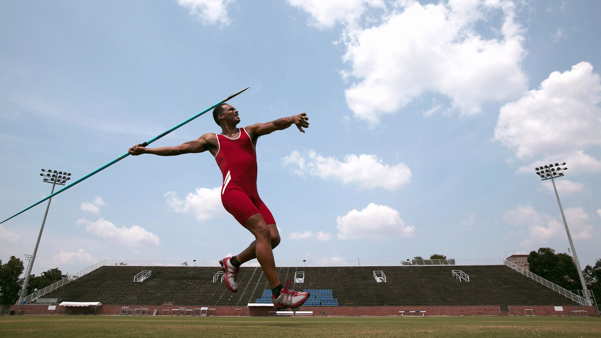 “传感器+视频分析打造实时战术决策辅助系统”