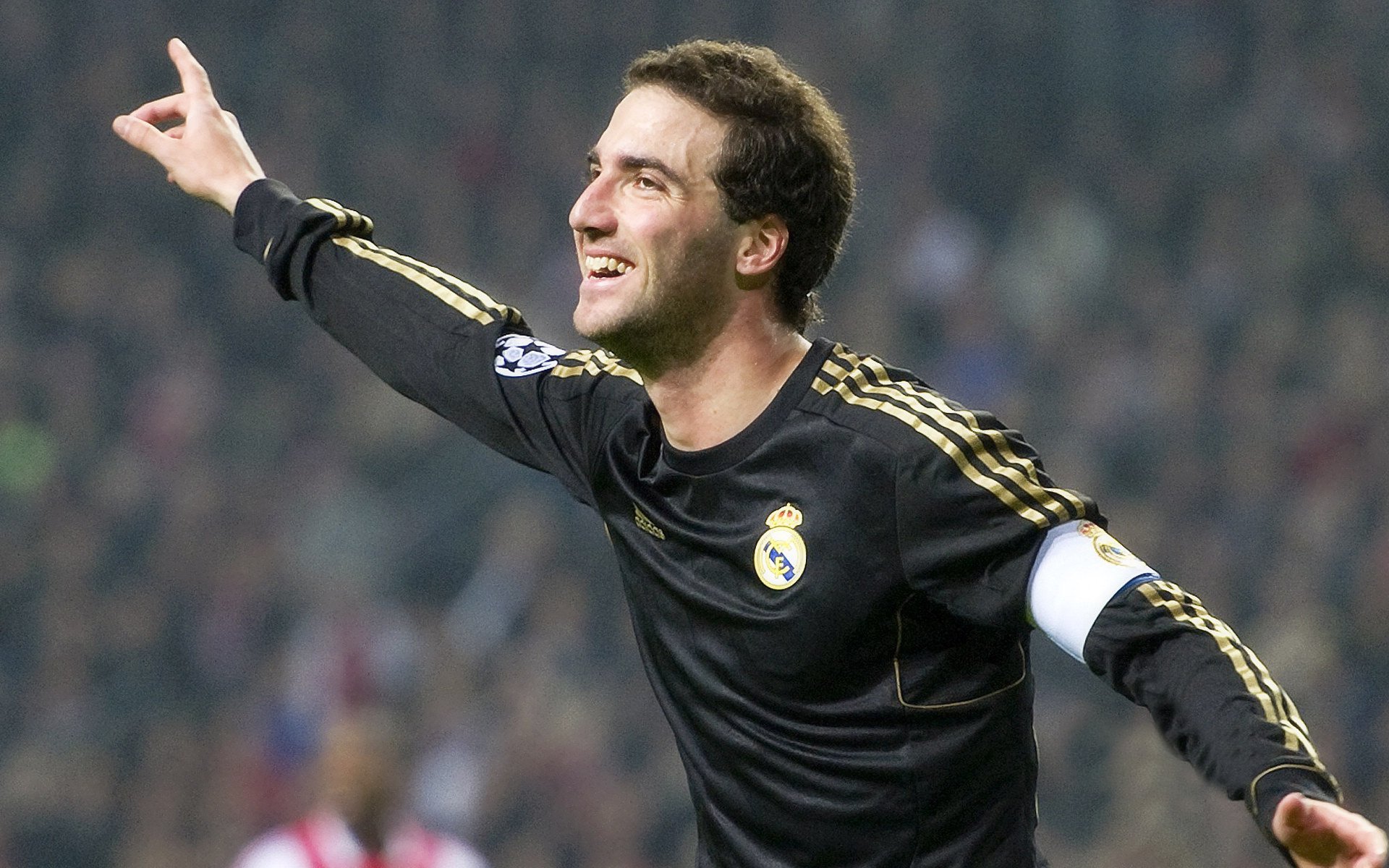 爱游戏中国官方登录入口网站-法甲激烈争夺，战术变化不断，比赛高潮不断，法甲比赛集锦